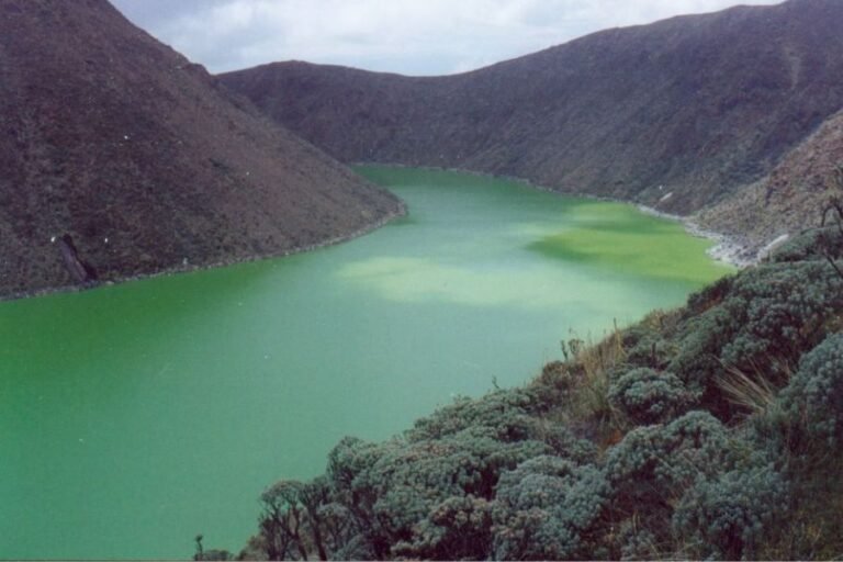 Lee más sobre el artículo Una Esmeralda en los Andes, la Laguna Verde – Volcán Azufral