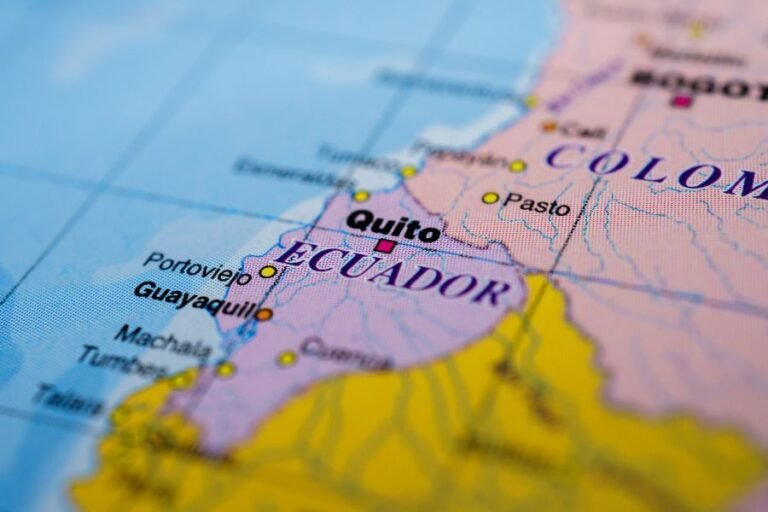 Lee más sobre el artículo Cómo cruzar la frontera de Colombia a Ecuador: guía 2025 para viajeros desde Ipiales